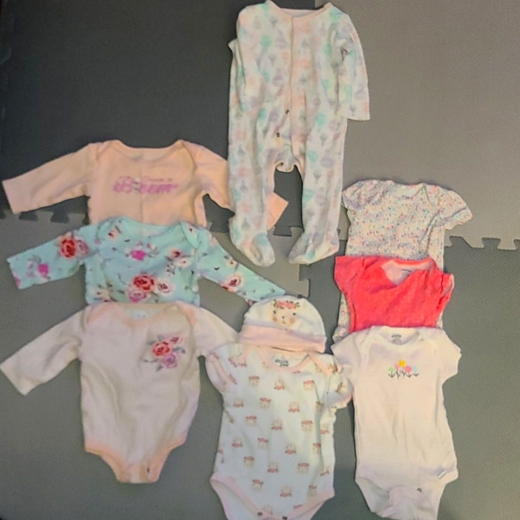 8 onesies - Picture 1 of 1